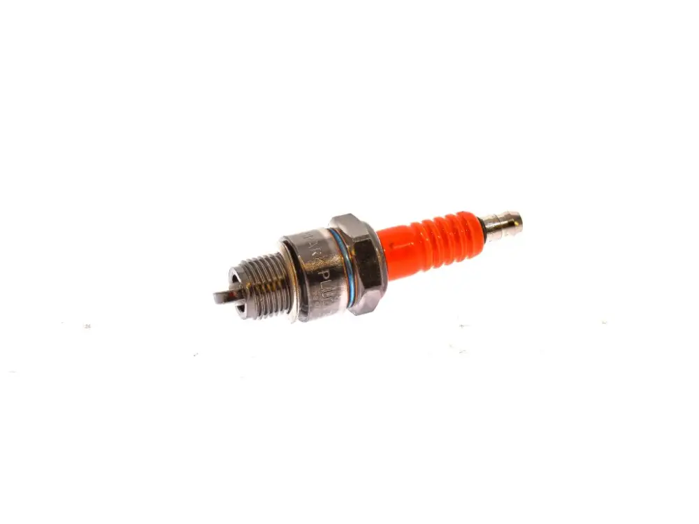 Svíčka E8TC M14 Novinka