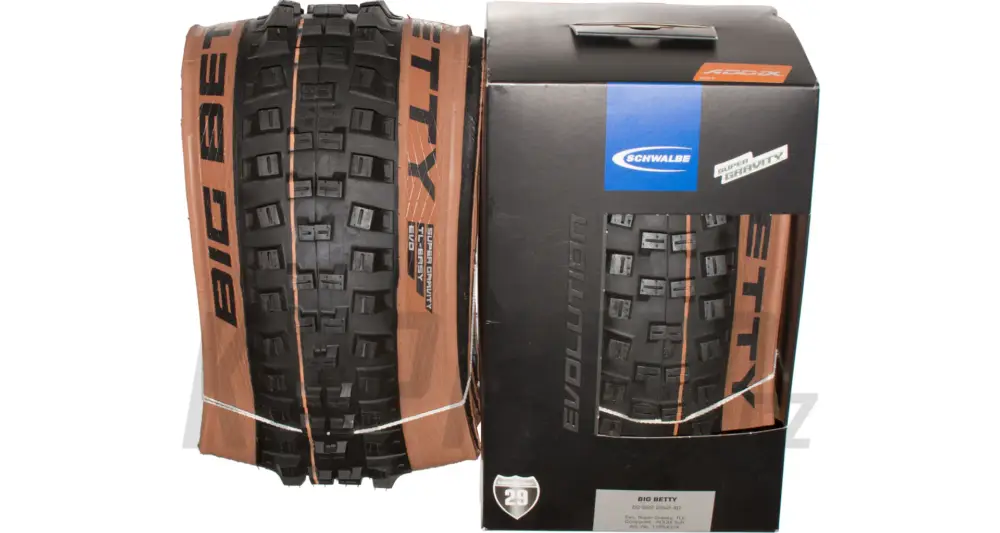 29" Plášť MTB Schwalbe Big Betty, Super Gravity Addix Soft Bronze skin Dokud Zásoby Vydrží