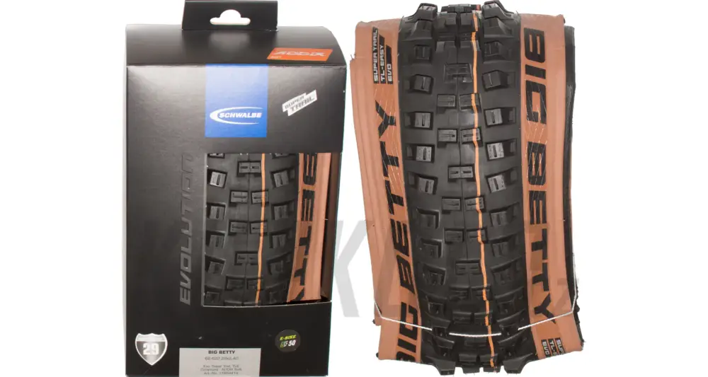 29" Plášť MTB Schwalbe Big Betty, SuperTrail Addix Soft TLE bronze Rychlé Dodání