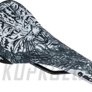 Sedlo Cast Kriss Kyle Scottish Wildcat Edition Bel-Air V3 Signature Značkový