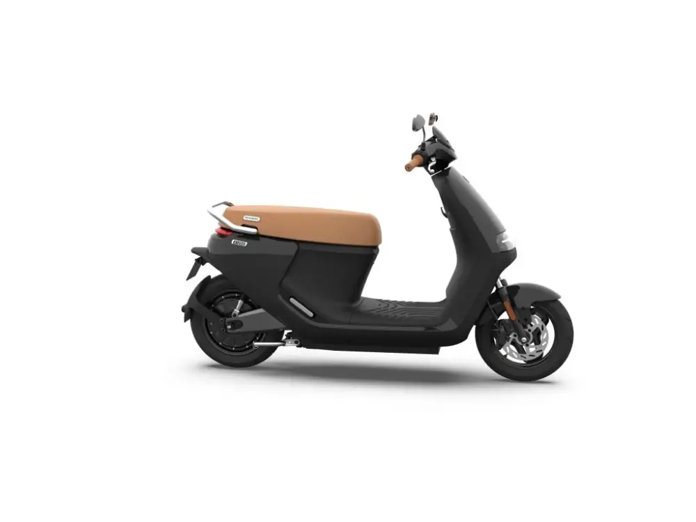 Speciální Cena Elektrický skútr Segway eScooter E125S (Černý)| Výkon 3 kW | Max. rychlost 45 km/h | Dojezd až 140 km | ABS systém |