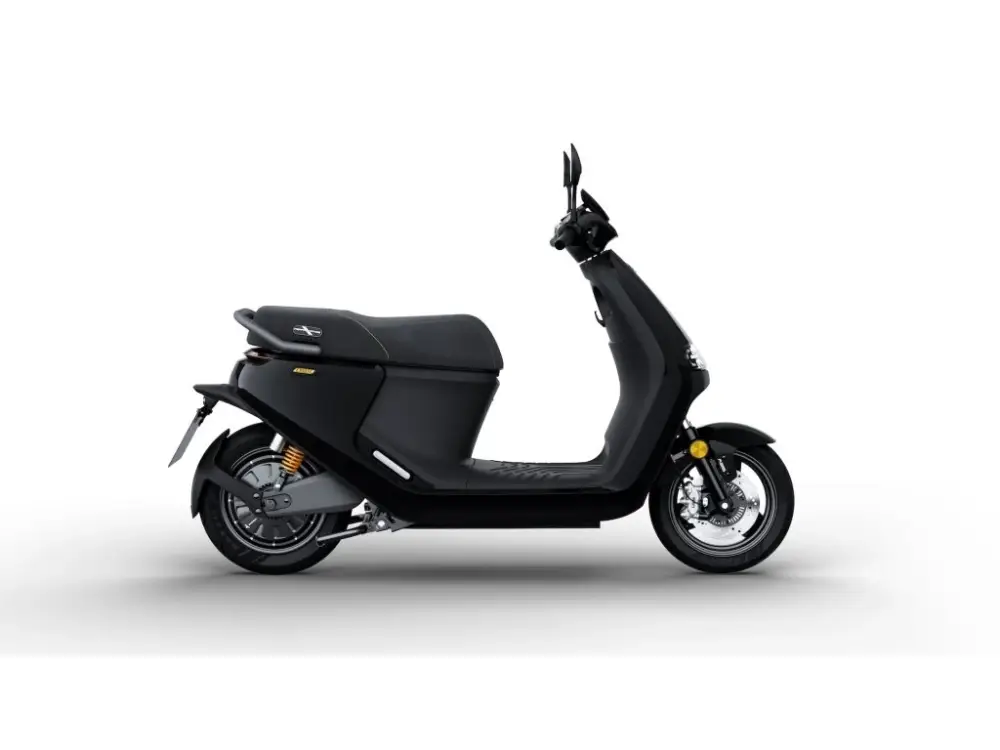 Objednat Nyní Elektrický skútr Segway eScooter E300SE| Výkon 10 kW | Rychlost 100 km/h | Dojezd až 130 km | ABS |