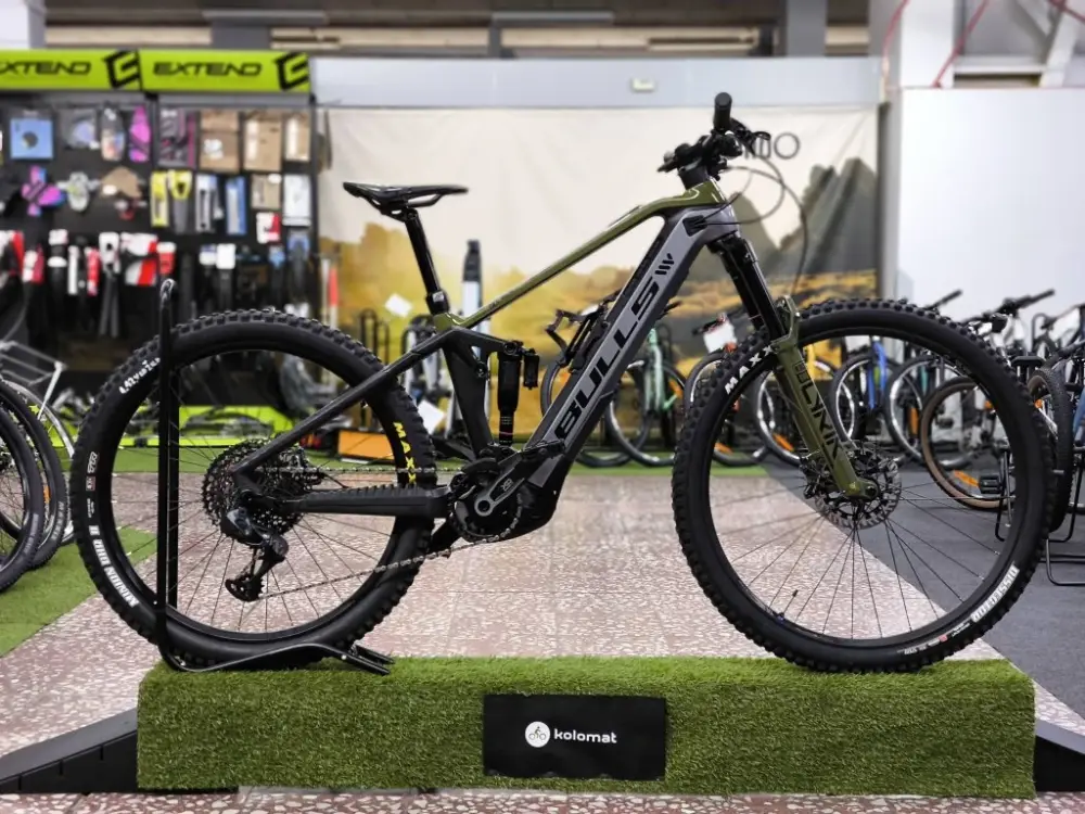 Pouze Dnes Bulls Sonic EVO AM-Team Carbon, BOSCH CX RACE Limited Edition, 750Wh, najeto 1328km, plná záruka